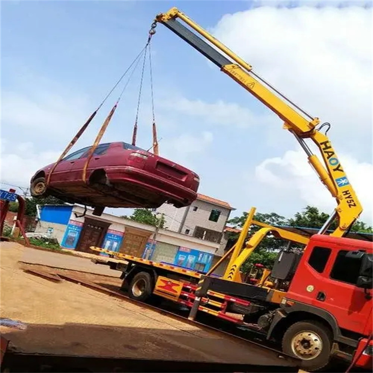 龙湖镇吊车吊汽车的正确方法